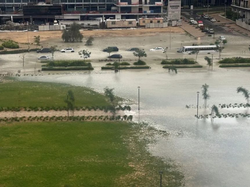 Las impactantes imágenes de las inundaciones en los Emiratos Árabes, Dubái y países vecinos