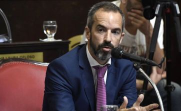 Un acuerdo con un intendente otrora peronista llevaría a renunciar a un senador de Cambiemos