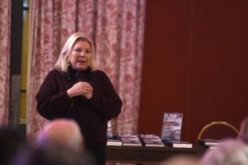 En su paso por Azul, Carrió pidió “muchos cambios en la administración”