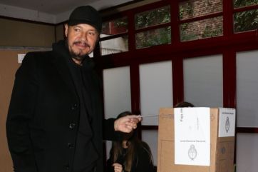 Los famosos se acercaron a votar y eligieron sus candidatos