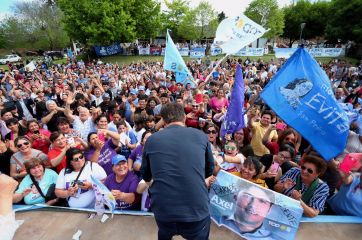 Con foco en el empleo, Kicillof inició la última semana de campaña en la Segunda sección
