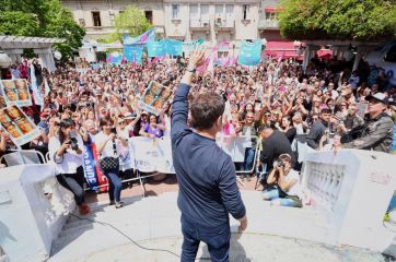 Con foco en el empleo, Kicillof inició la última semana de campaña en la Segunda sección