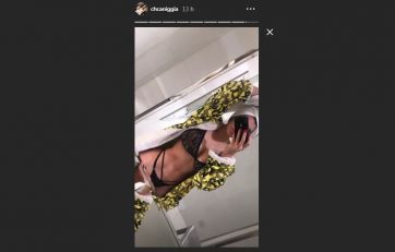 Charlotte Caniggia modeló frente al espejo con un sensual conjunto de lencería erótica