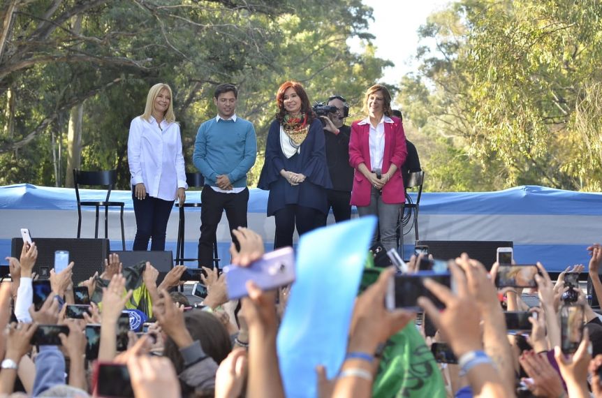 Dirigentes y candidatos coparon La Plata en el cierre del Frente de Todos  