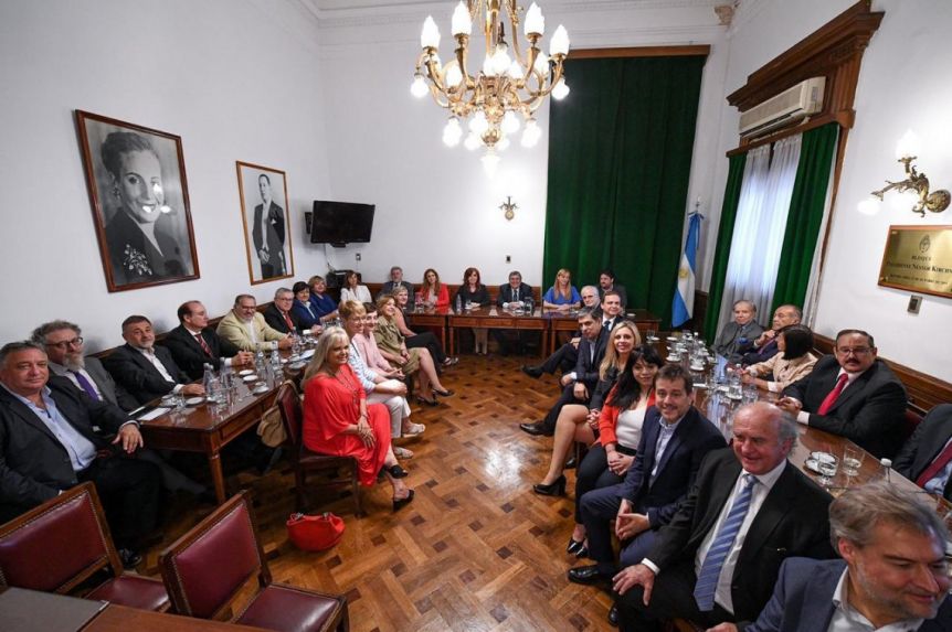 Cristina se reunió con Michetti y con senadores del Frente de Todos para ordenar el traspaso