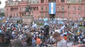 Macri se despidió de la Rosada frente a una multitud y dijo “hasta pronto, esto recién empieza