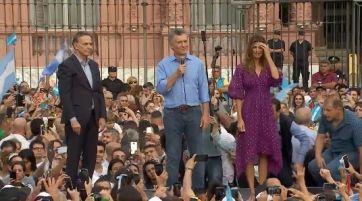 Macri se despidió de la Rosada frente a una multitud y dijo “hasta pronto, esto recién empieza