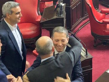 Tras la negociación, juraron los nuevos senadores y se eligieron las nuevas autoridades de la Cámara