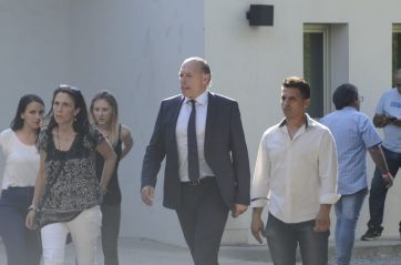 Kicillof se reunió con los intendentes y les presentó primero a su gabinete