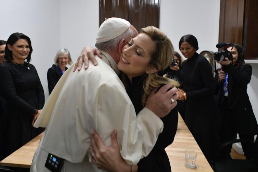 El Papa Francisco se acerca al Gobierno de Alberto: la primera dama viajó al Vaticano