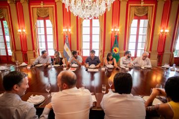 Kicillof se reunió con intendentes y despejó rumores de internas al plantear una agenda común