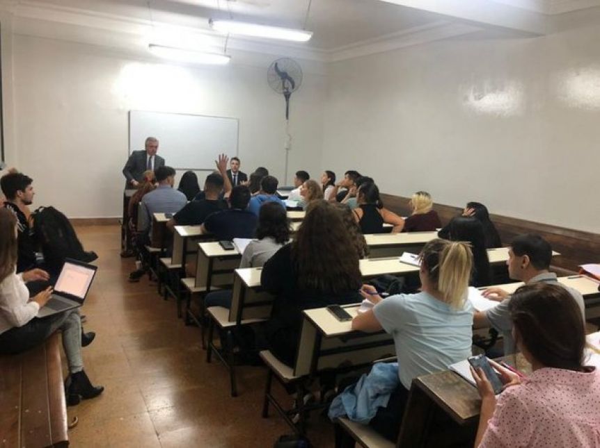 Alberto volvió a las aulas de la UBA