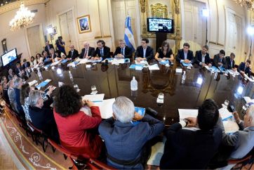 El Presidente se reúne con el comité interministerial y los gobernadores participan por videoconferencia