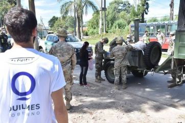 El rol de las Fuerzas Armadas: reparto de alimentos, hospitales de campaña y contención social