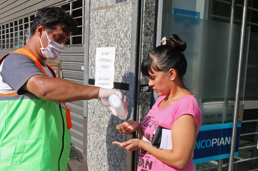 En La Matanza fiscalizan y ordenan las colas en cajeros automáticos