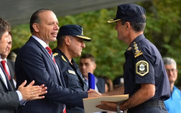 Berni retomó su recorrido por la provincia y avanzó en cambios en la Policía