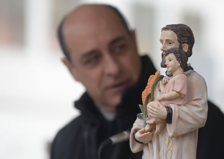 Víctor Fernández: El Papa me hace muchas preguntas para entender lo que pasa