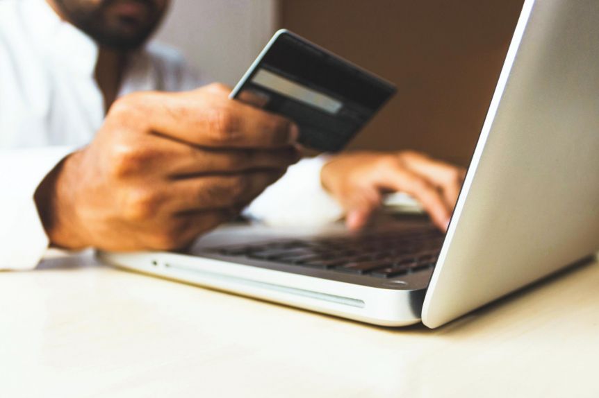 No todas son caídas, la venta online subió un 84% en abril
