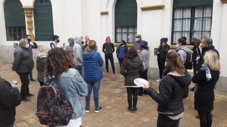Comerciantes se movilizan en distintos puntos de la Provincia para reabrir sus puertas
