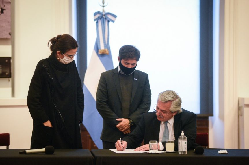 Kicillof y Alberto firmaron convenios para la realización de obras de infraestructura