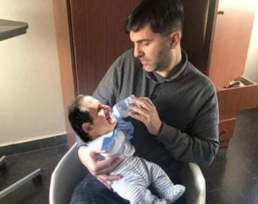 Final para el escándalo: Echarren conoció a su bebé y le dio la mema a Etchevarren