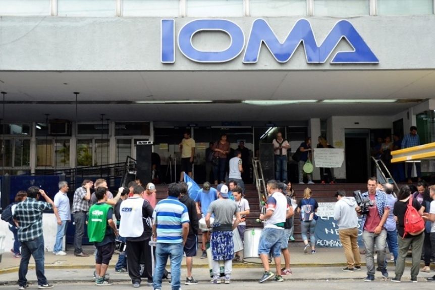 La oposición salió al cruce de los cambios en IOMA
