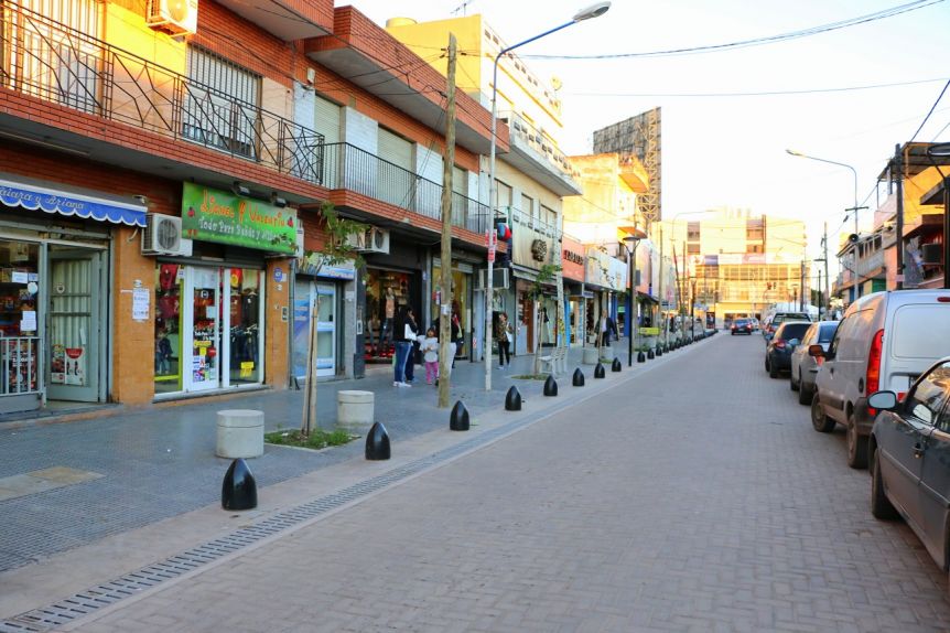 Intendente de la Primera exime de tasas a comercios no exceptuados