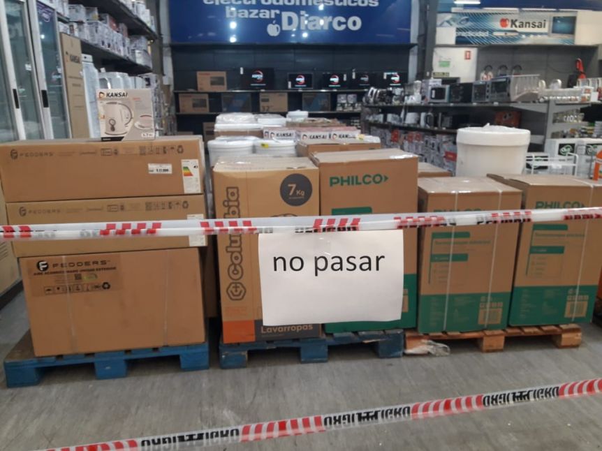 Lanús: hiper y supermercados no venderán productos no esenciales