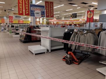 Lanús: hiper y supermercados no venderán productos no esenciales