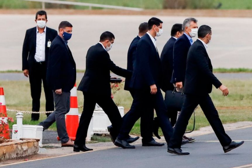 Pandemia y política: el kirchnerismo institucionalizó su enojo con Macri por el viaje a Paraguay