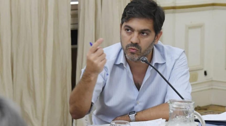 El jefe de Gabinete se cruzó duro con funcionario de Olavarría que cuestionó las fases