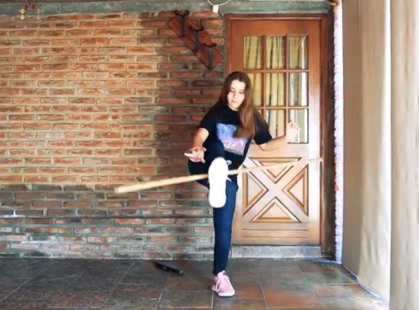 Equilibrio con un palo: la llamativa propuesta de Educación para las vacaciones