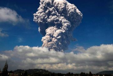 Así fue la erupción del volcán en Indonesia