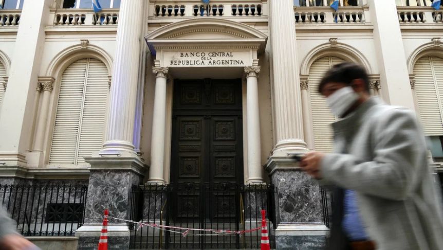 Qué puede llegar a pasar si el Gobierno restringe aún más la compra de dólares