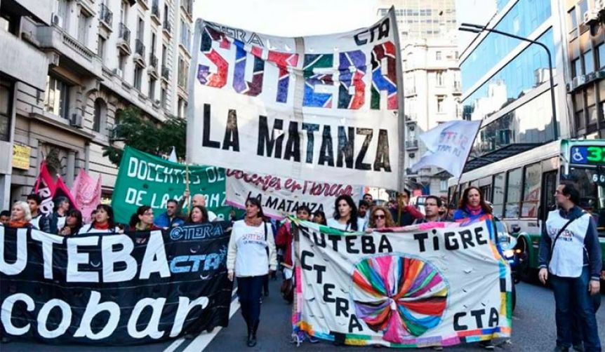 Con Baradel en la mira, docentes y trabajadores despedidos vuelven a marchar a Educación