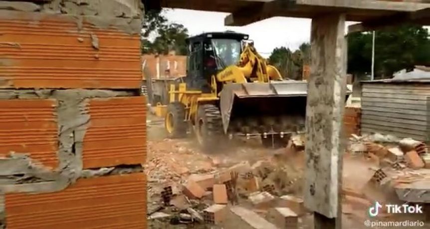 Tomas en Pinamar: sigue la polémica y las topadoras no descansan