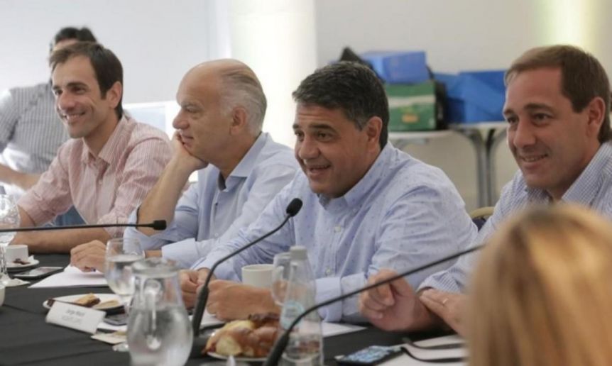 Intendentes opositores exigen reunión con Kicillof por la demora en el giro de fondos