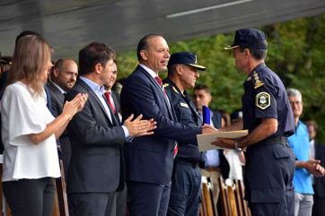 Oíd el ruido de rotas cadenas
