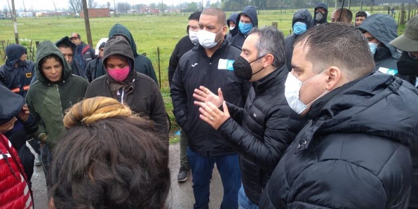Larroque se mudó a la toma de Guernica para buscar una solución previa al desalojo