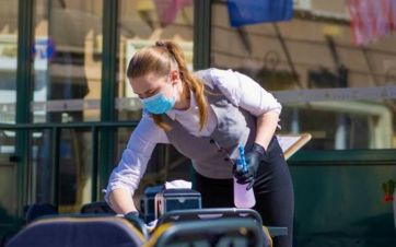 Mesas al aire libre en el Conurbano: unos sí, otros no, pese a estar en la misma fase