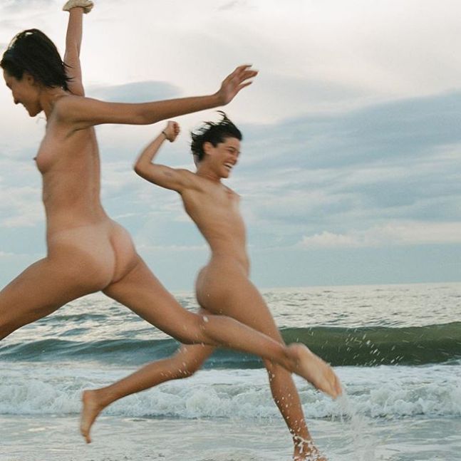 Calu Rivero al desnudo total en las playas de Rockaway