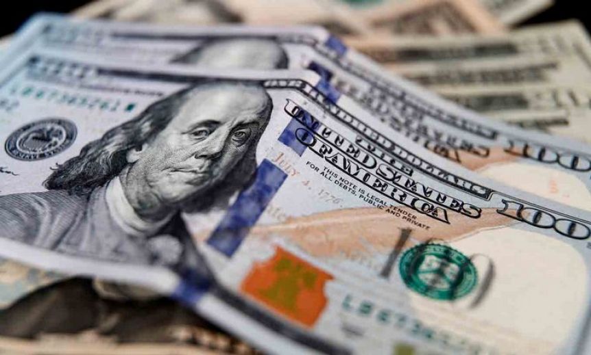 Por falta de oferta, el dólar blue escaló a $165
