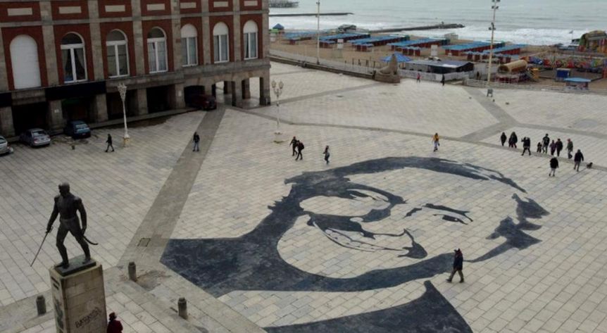 Borraron el mural de Kirchner y la Rambla quedó peor: crece la polémica en Mar del Plata
