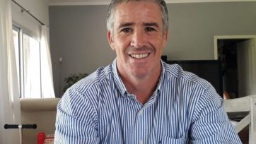 El intendente, su sucesor y un ida y vuelta lleno de flores previo al cambio de mando