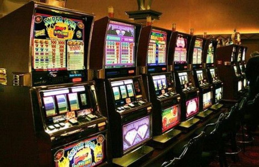 Bingos y casinos apuestan a la supervivencia