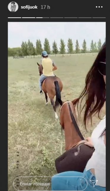 Por primera vez, Sofía Jujuy Jiménez, paseó a caballo y fue grabada por su novio polista