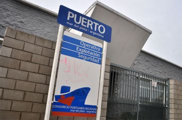 Un barco fantasma en el Puerto de Mar del Plata