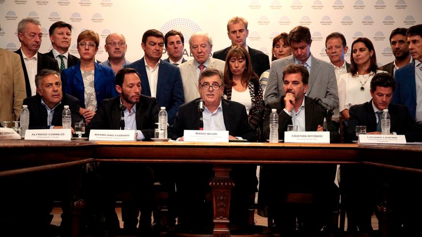 La oposición vuelve a la carga contra el Gobierno por las vacunas para el Covid-19