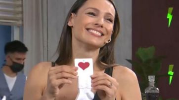 La reacción de Pampita luego de que un panelista le hiciera un regalo para su bebé