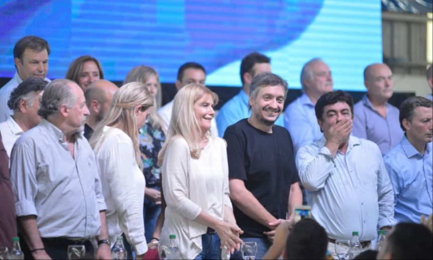 El silencio de los intendentes ante la embestida de La Cámpora